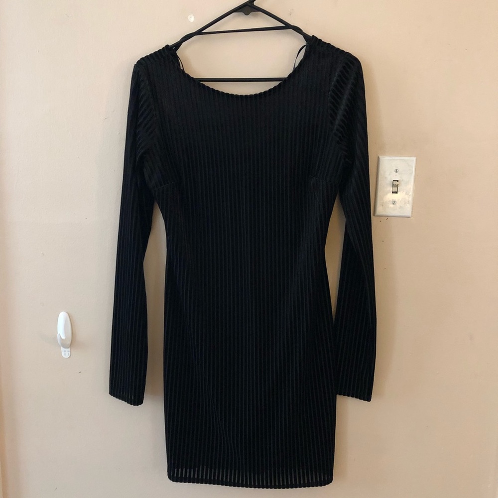 Velvety Black Body-con Dress!